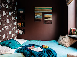 Klimatyczne mieszkanie na Starówce - Mała brązowa sypialnia, styl nowoczesny - zdjęcie od Ossowska Architektura Wnętrz