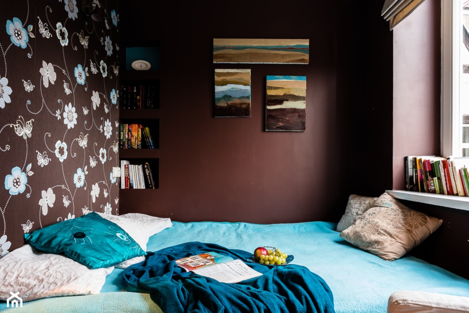 Klimatyczne mieszkanie na Starówce - Mała brązowa sypialnia, styl nowoczesny - zdjęcie od Ossowska Architektura Wnętrz - Homebook