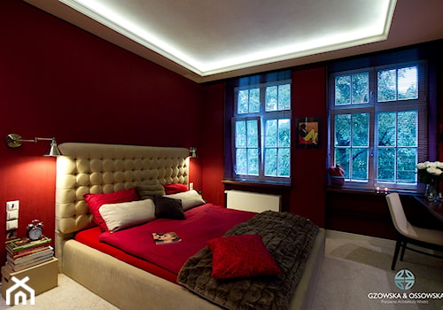 Sypialnia z nutą orientu - Średnia czerwona sypialnia, styl tradycyjny - zdjęcie od Ossowska Architektura Wnętrz