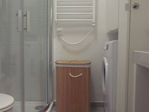 Łazienka z pepitką w Nowej Hucie - Mała bez okna z pralką / suszarką łazienka, styl vintage - zdjęcie od KSZTAŁTY