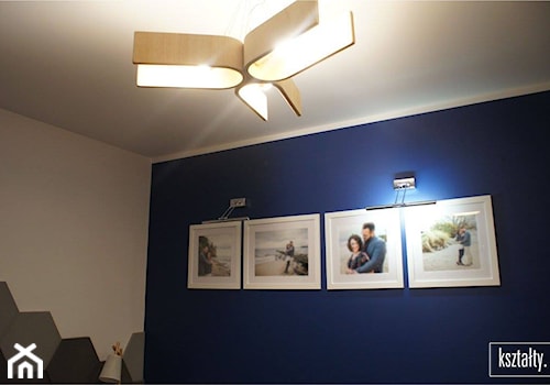 Mieszkanie na Ruczaju - Biała niebieska sypialnia, styl skandynawski - zdjęcie od KSZTAŁTY