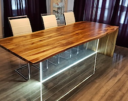 Stół z litego drewna orzechowego Mc Gregor - zdjęcie od Drewbetex - Homebook
