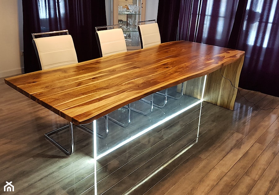Stół z litego drewna orzechowego Mc Gregor - zdjęcie od Drewbetex