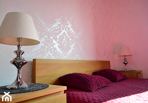 Burgundy - Biała różowa sypialnia, styl glamour - zdjęcie od rstrzalk