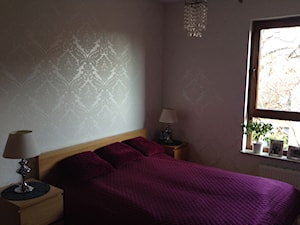 Burgundy - Średnia szara sypialnia, styl glamour - zdjęcie od rstrzalk