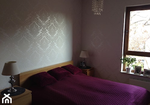 Burgundy - Średnia szara sypialnia, styl glamour - zdjęcie od rstrzalk