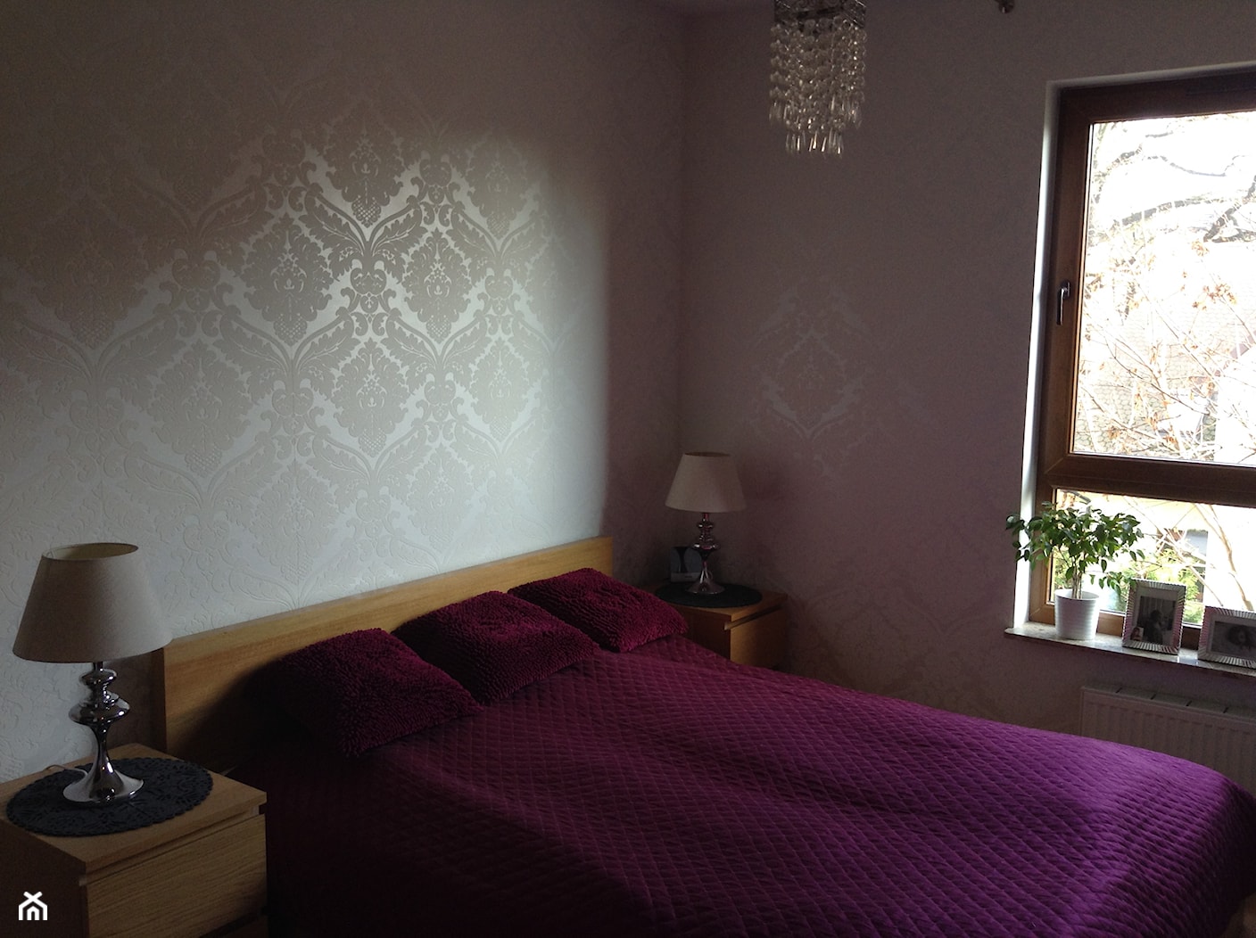 Burgundy - Średnia szara sypialnia, styl glamour - zdjęcie od rstrzalk - Homebook