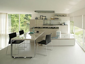 Veneta Cucine Tulipano - Średnia biała jadalnia w kuchni, styl nowoczesny - zdjęcie od Studio Estima Sopot