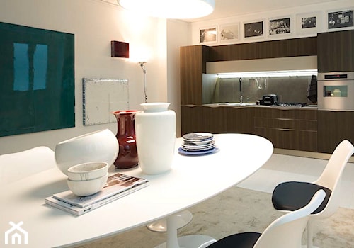 Veneta Cucine Extra - Mała z salonem biała szara z zabudowaną lodówką z podblatowym zlewozmywakiem kuchnia jednorzędowa, styl nowoczesny - zdjęcie od Studio Estima Sopot
