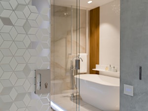 REALIZACJA GDAŃSK - Średnia z marmurową podłogą z punktowym oświetleniem łazienka, styl nowoczesny - zdjęcie od Studio Estima Sopot