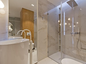REALIZACJA GDAŃSK - Średnia z marmurową podłogą z punktowym oświetleniem łazienka, styl nowoczesny - zdjęcie od Studio Estima Sopot