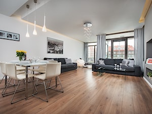 apartament Waterline 1 Gdańsk - Duży biały salon z jadalnią z tarasem / balkonem, styl nowoczesny - zdjęcie od Pszczołowscy projektowanie wnętrz