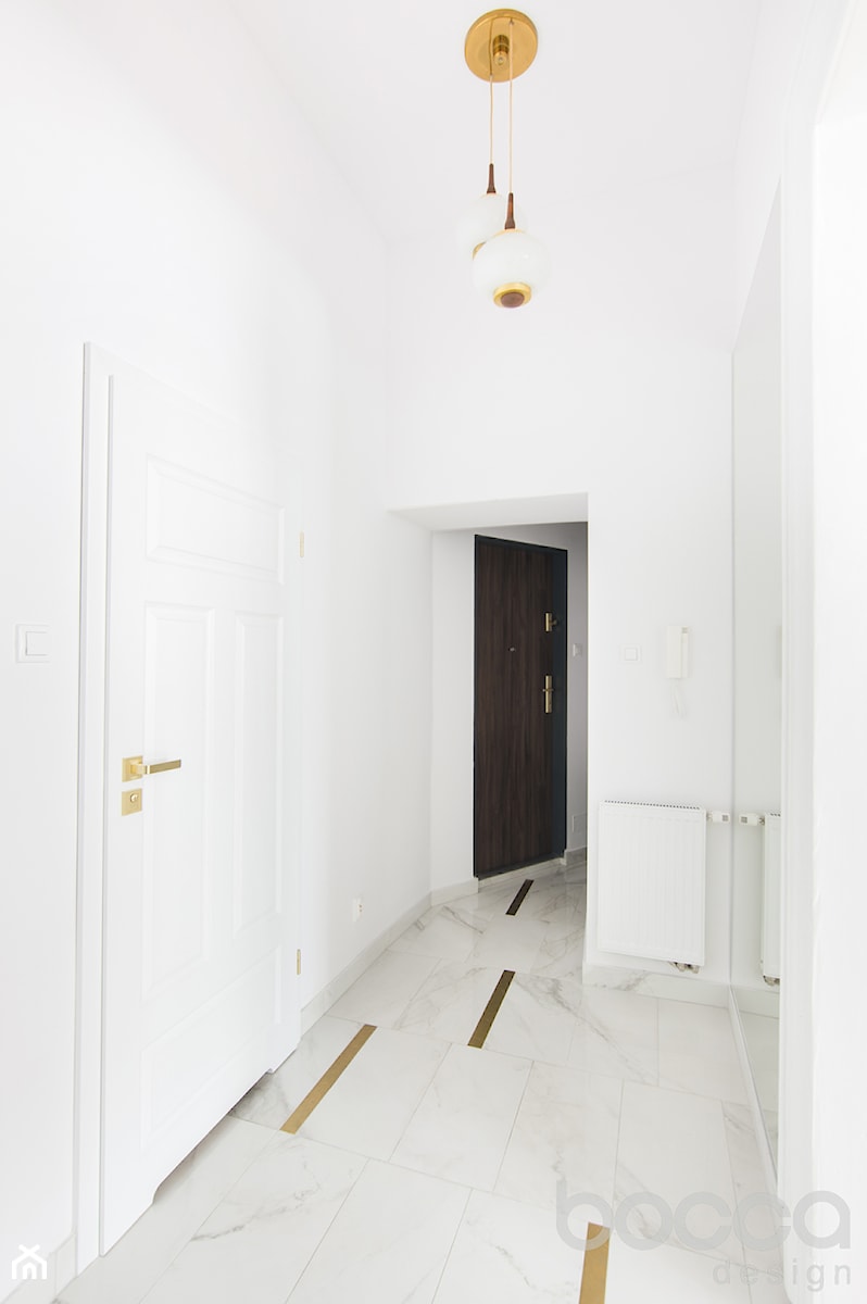 Eklektyczny apartament - Średni biały hol / przedpokój, styl nowoczesny - zdjęcie od Bocca design
