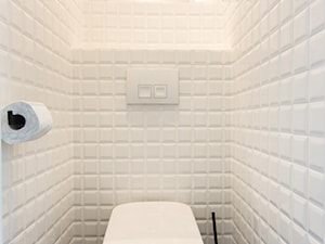 Mieszkanie z antresolą - Mała bez okna łazienka, styl skandynawski - zdjęcie od Bocca design