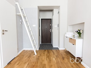Mieszkanie z antresolą - Hol / przedpokój, styl skandynawski - zdjęcie od Bocca design