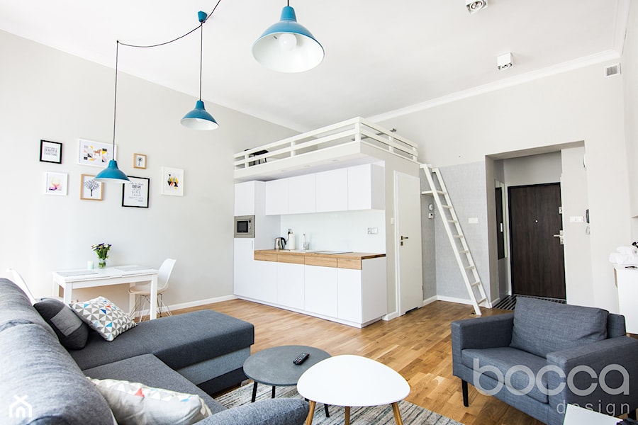 Mieszkanie z antresolą - Średni biały salon z kuchnią, styl skandynawski - zdjęcie od Bocca design