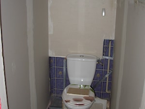 Toaleta przed remontem - zdjęcie od Pracownia Projektowania Wnętrz "Mieszkaj Miło"