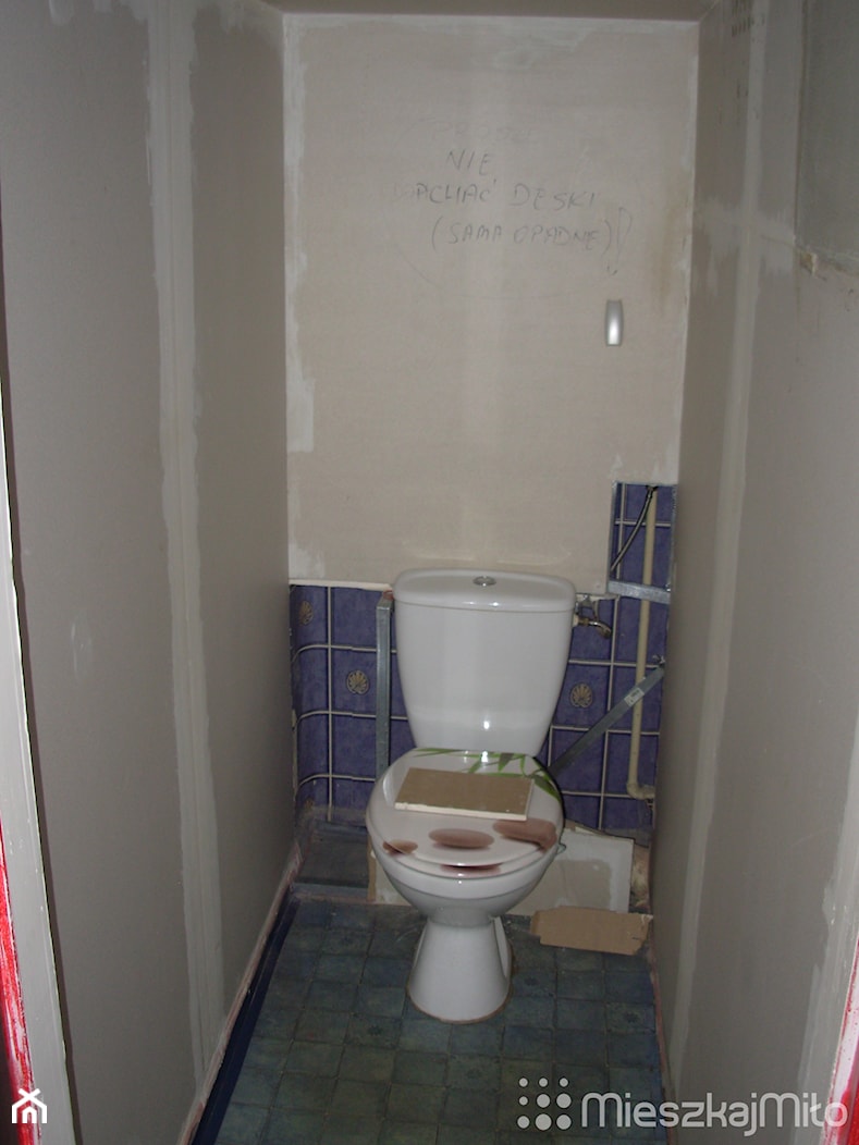 Toaleta przed remontem - zdjęcie od Pracownia Projektowania Wnętrz "Mieszkaj Miło" - Homebook