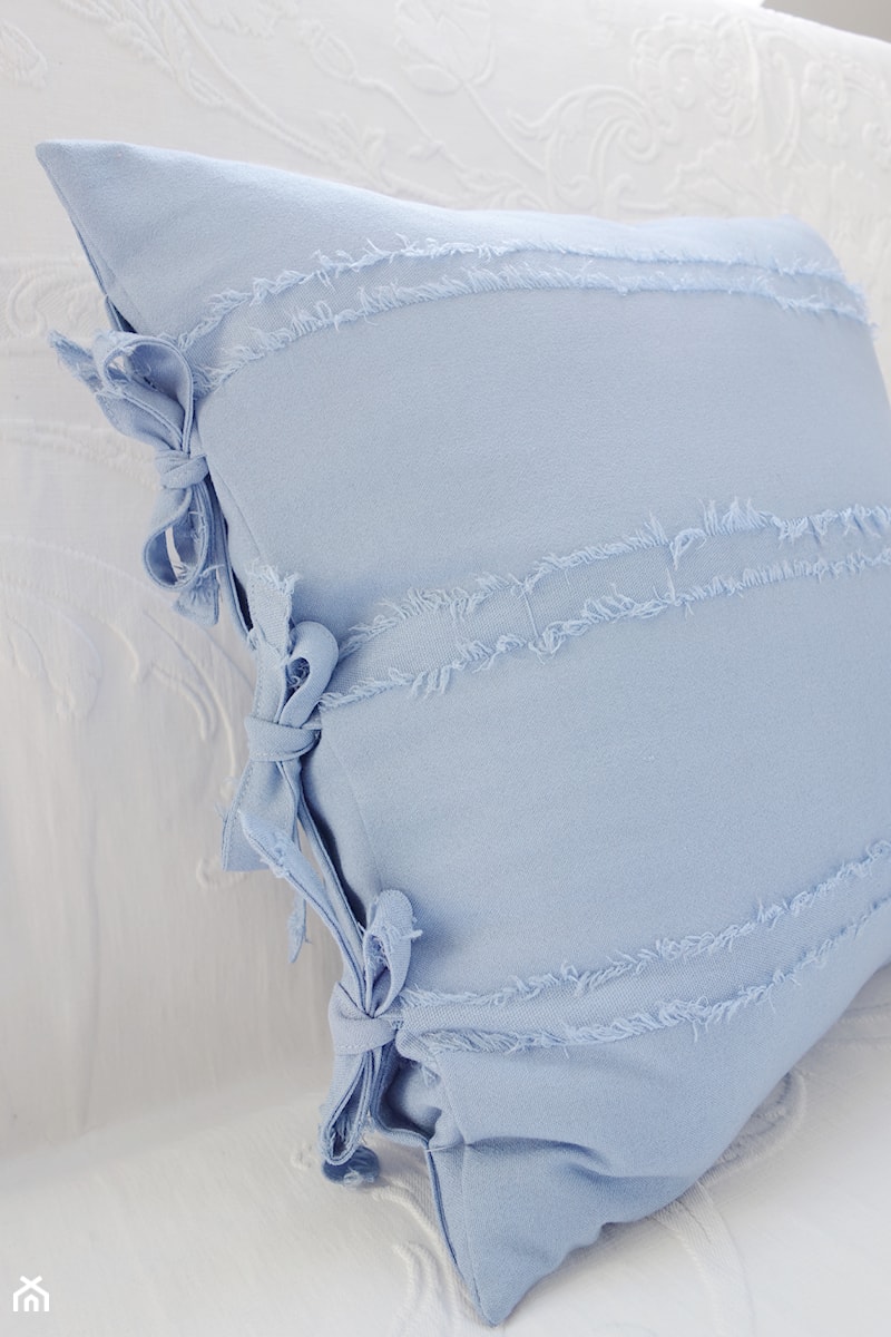 Błękitna poduszka - zdjęcie od Styl i Wnętrze