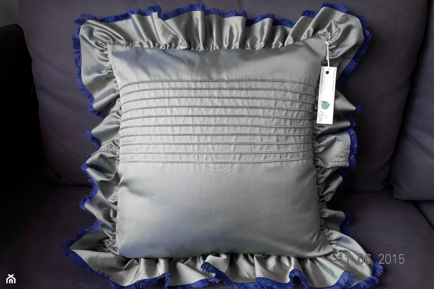 Oliwkowa poduszka z tafty - zdjęcie od Styl i Wnętrze - Homebook