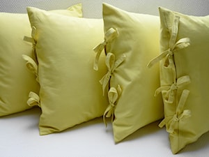 Musztardowe i żółte poduszki