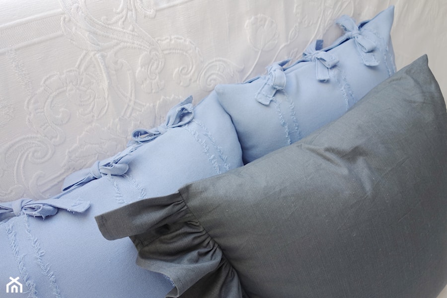 Błękitne poduszki - zdjęcie od Styl i Wnętrze