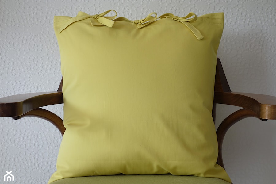 Musztardowa poduszka - zdjęcie od Styl i Wnętrze