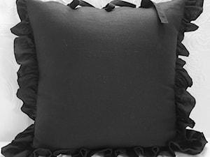 Czarna poduszka - zdjęcie od Styl i Wnętrze