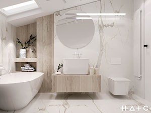 PROJEKT DOMU ŁÓDŹ ZŁOTNO - Średnia na poddaszu z marmurową podłogą łazienka z oknem, styl skandynawski - zdjęcie od HATCH STUDIO