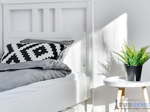 Sypialnia - Mała sypialnia, styl skandynawski - zdjęcie od Fotograf wnętrz i architektury Beniamin Mirek