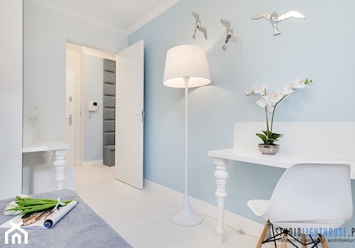 Sypialnia - Mała szara z biurkiem sypialnia, styl nowoczesny - zdjęcie od Fotograf wnętrz i architektury Beniamin Mirek