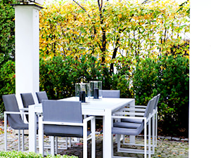 Średni z nawierzchnią pokrytą kostką brukową ogród za domem, styl nowoczesny - zdjęcie od Blanka Ratyńska