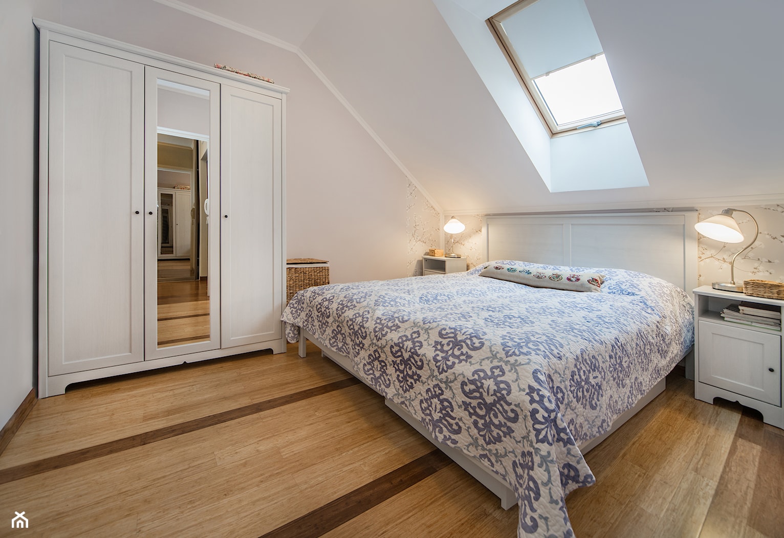 Wnętrze w stylu prowansalskim - Średnia biała sypialnia na poddaszu, styl prowansalski - zdjęcie od LidiaWnetrza - Homebook