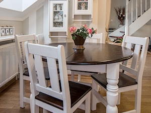 Wnętrze w stylu prowansalskim - Mała biała jadalnia jako osobne pomieszczenie, styl prowansalski - zdjęcie od LidiaWnetrza