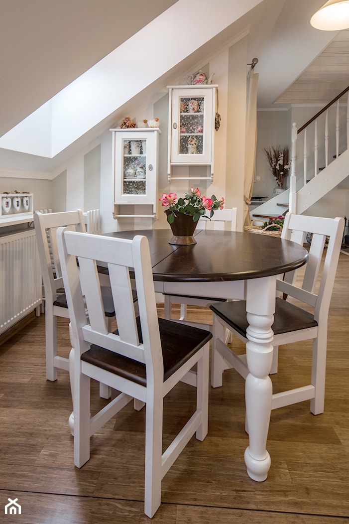 Wnętrze w stylu prowansalskim - Mała biała jadalnia jako osobne pomieszczenie, styl prowansalski - zdjęcie od LidiaWnetrza - Homebook