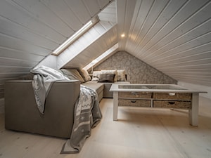 Wnętrze w stylu prowansalskim - Mała beżowa sypialnia na poddaszu, styl prowansalski - zdjęcie od LidiaWnetrza