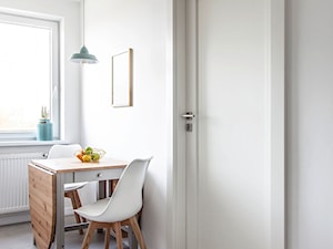 Mieszkanie w Zbąszyniu - Mała biała jadalnia w kuchni, styl skandynawski - zdjęcie od Żaneta Strażyńska