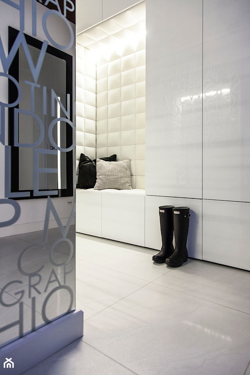 Mieszkanie w Obrze 2 - Średni biały hol / przedpokój, styl nowoczesny - zdjęcie od Żaneta Strażyńska