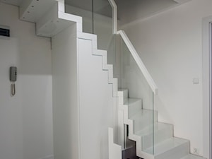 schody dywanowe białe - zdjęcie od SELFIA
