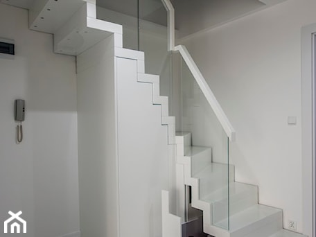 Aranżacje wnętrz - Schody: schody dywanowe białe - SELFIA. Przeglądaj, dodawaj i zapisuj najlepsze zdjęcia, pomysły i inspiracje designerskie. W bazie mamy już prawie milion fotografii!