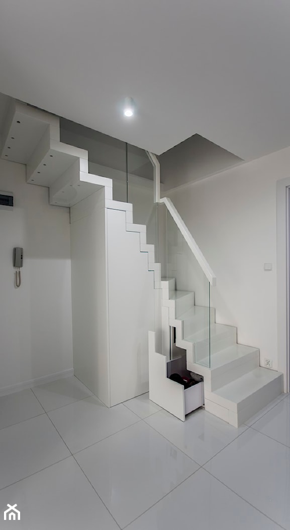 schody dywanowe białe - zdjęcie od SELFIA - Homebook