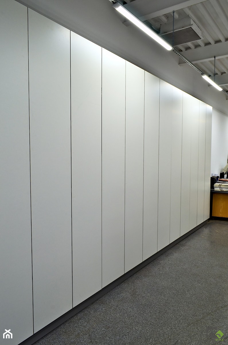 Meble Biurowe, Socjalne, Zabudowy specjalnego Użytku - Duże białe biuro, styl industrialny - zdjęcie od WOOD-STYLE