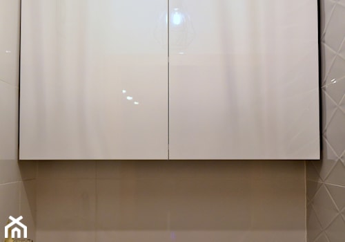 Łazienki - Mała na poddaszu bez okna łazienka, styl nowoczesny - zdjęcie od WOOD-STYLE