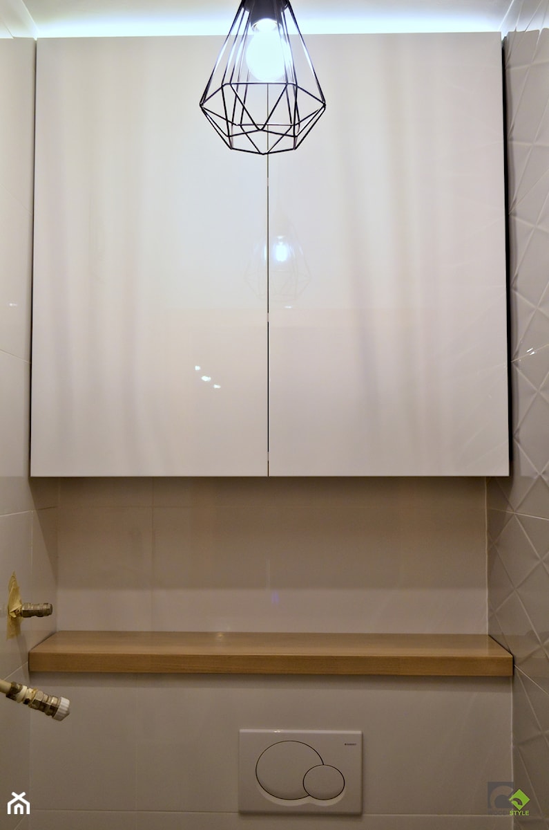 Łazienki - Mała na poddaszu bez okna łazienka, styl nowoczesny - zdjęcie od WOOD-STYLE