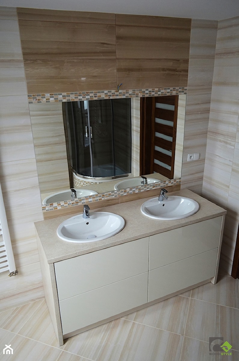 Łazienki - Mała bez okna z lustrem z dwoma umywalkami łazienka, styl tradycyjny - zdjęcie od WOOD-STYLE