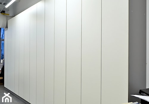 Meble Biurowe, Socjalne, Zabudowy specjalnego Użytku - Duże szare biuro, styl industrialny - zdjęcie od WOOD-STYLE