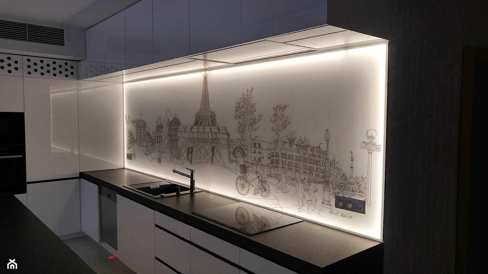 Panel szklany z grafiką i podswietleniem led - zdjęcie od Szklarz Glass Decorator Nowoczesne Szkło dla Architektury - Homebook