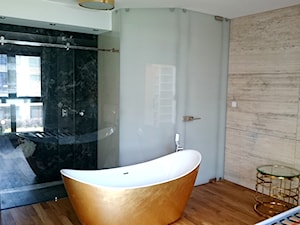 Sypialnia w łazience czy łazienka w sypialni ? - zdjęcie od Szklarz Glass Decorator Nowoczesne Szkło dla Architektury