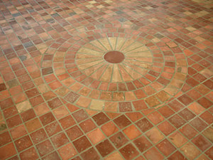 Podłoga z płytek z ciętej cegły - zdjęcie od FROMAG ceramika