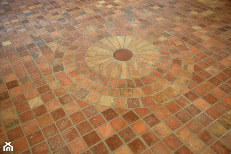 Podłoga z płytek z ciętej cegły - zdjęcie od FROMAG ceramika